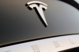 Tesla втратила рекордні $152 мільярди після сварки Маска і Трампа