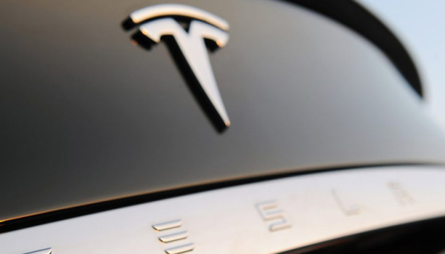 Tesla втратила рекордні $152 мільярди після сварки Маска і Трампа Tesla втратила рекордні $152 мільярди після сварки Маска і Трампа