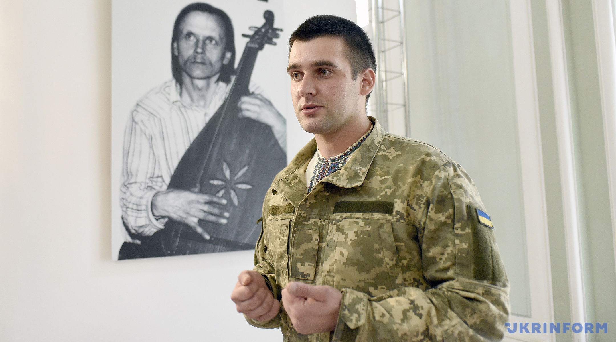 Лірник Микола Будник на фото і Василь Жованик, бандурист, військовослужбовець ЗСУ Лірник Микола Будник на фото і Василь Жованик, бандурист, військовослужбовець ЗСУ