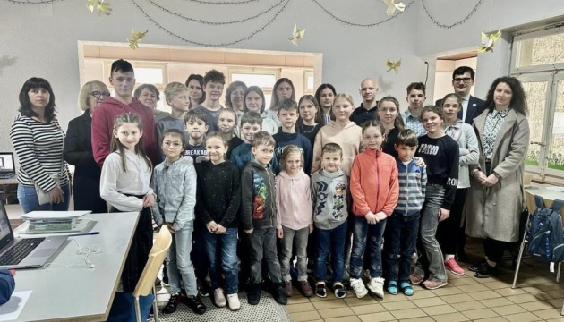 Представники посольства у Швейцарії долучилися до уроків в українській онлайн-школі Представники посольства у Швейцарії долучилися до уроків в українській онлайн-школі