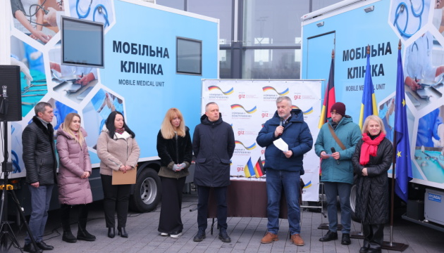 За підтримки уряду Німеччини шість областей України отримали 20 мобільних клінік За підтримки уряду Німеччини шість областей України отримали 20 мобільних клінік