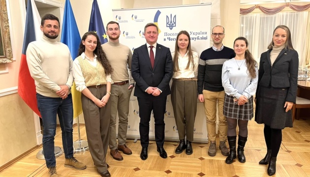 Посол зустрівся з українськими лікарями, які працюють у Чехії Посол зустрівся з українськими лікарями, які працюють у Чехії