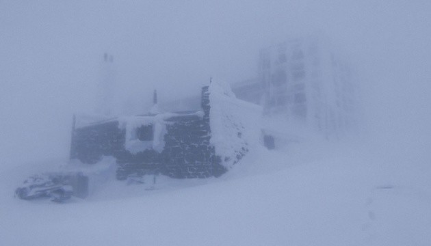 На горі Піп Іван 15° морозу і йде сніг На горі Піп Іван 15° морозу і йде сніг