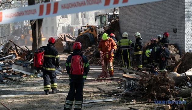 У Києві кількість постраждалих через удар РФ зросла до 90, восьмеро загиблих У Києві кількість постраждалих через удар РФ зросла до 90, восьмеро загиблих