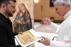Зеленський передав Папі Римському ікону, написану на фрагменті ящика з-під озброєнь