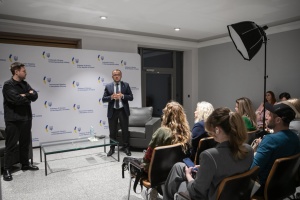 Посол у Польщі зустрівся з українською громадою у Варшаві