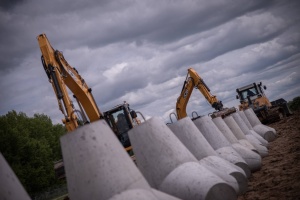 Із використанням досвіду України: польські військові показали, як будують фортифікації на кордоні з Росією