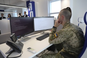 Зеленський та Сирський привітали зв'язківців із професійним святом