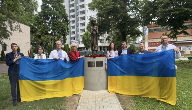 У Скоп’є відкрили пам'ятник «Гірка пам’ять дитинства», присвячений жертвам Голодомору У Скоп’є відкрили пам'ятник «Гірка пам’ять дитинства», присвячений жертвам Голодомору