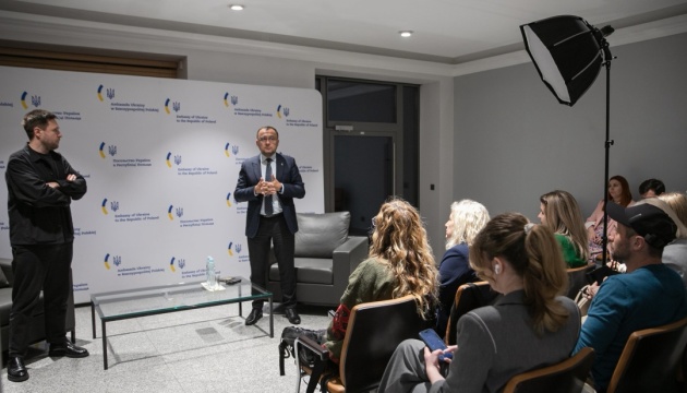 Посол у Польщі зустрівся з українською громадою у Варшаві Посол у Польщі зустрівся з українською громадою у Варшаві