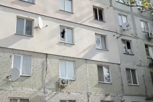 У Херсоні показали наслідки чергового російського обстрілу житлових кварталів