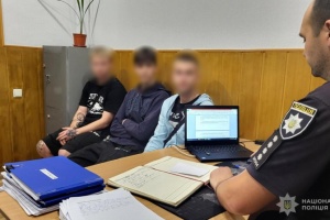 Поліцейські встановили осіб, які у Запоріжжі пошкодили державний прапор