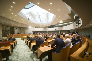 Щоб закінчити війну, потрібні ізоляція Росії та стабільність в оборонній підтримці України - Зеленський