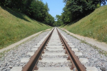 Внаслідок авіаудару по Харкову пошкоджені дитяча залізниця та приватний сектор