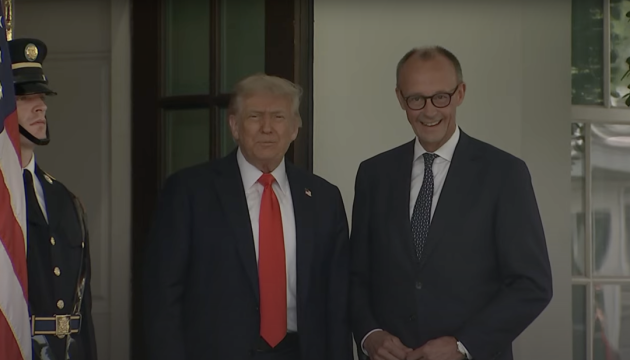 Мерц прибув до Білого дому на зустріч із Трампом Мерц прибув до Білого дому на зустріч із Трампом